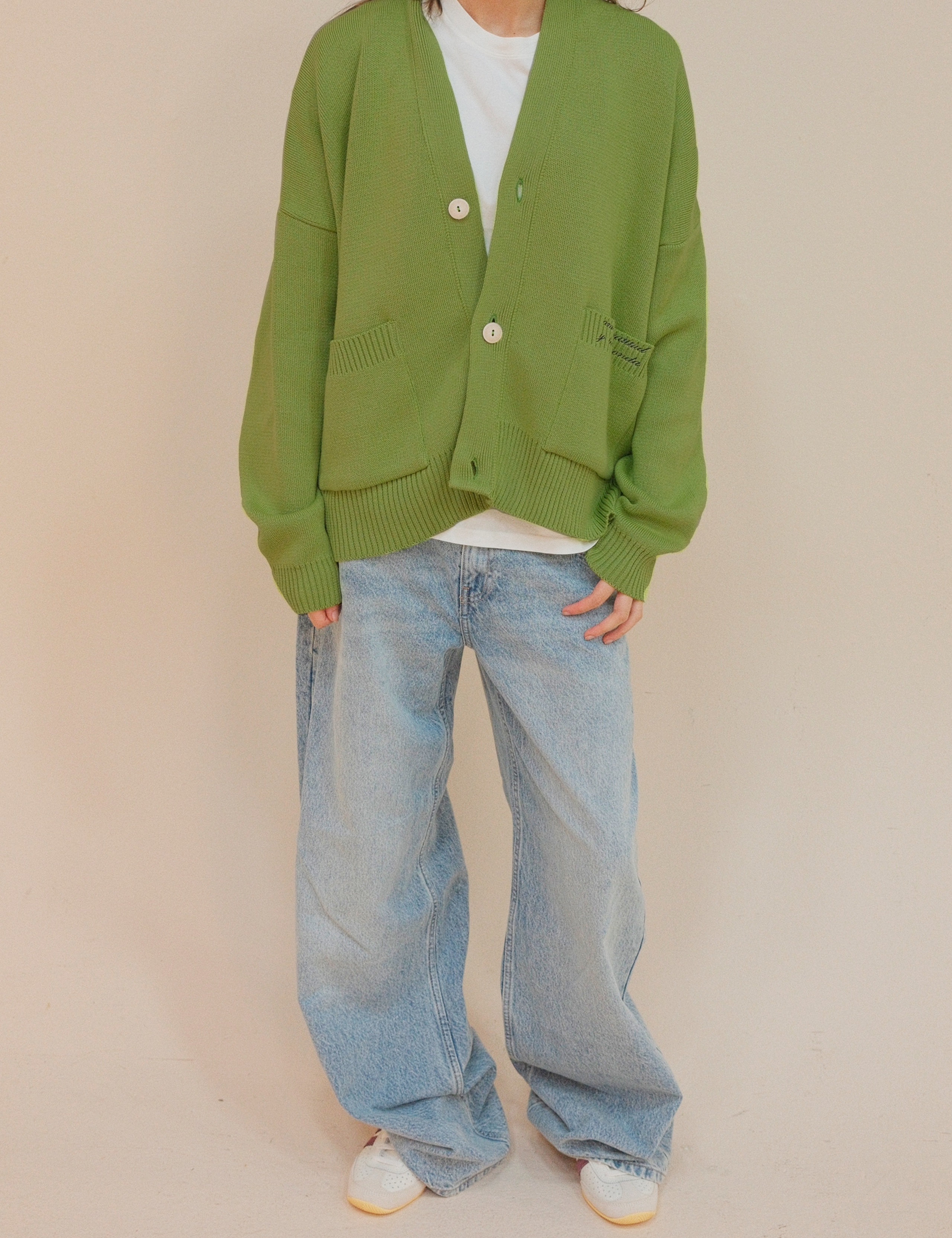 CARDIGAN_GREEN_M_ADELANTE.png