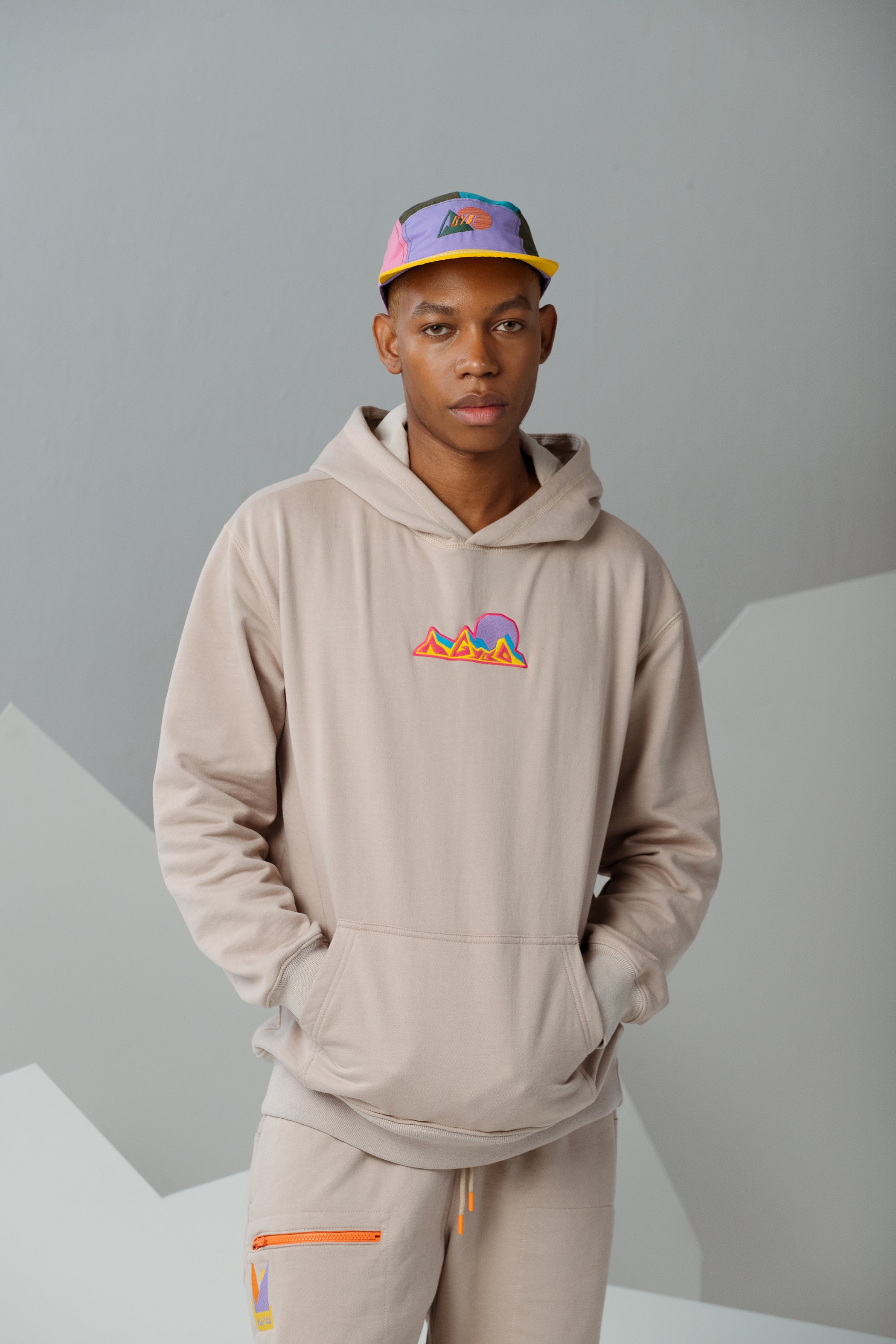 MOUNTAIN HOODIE