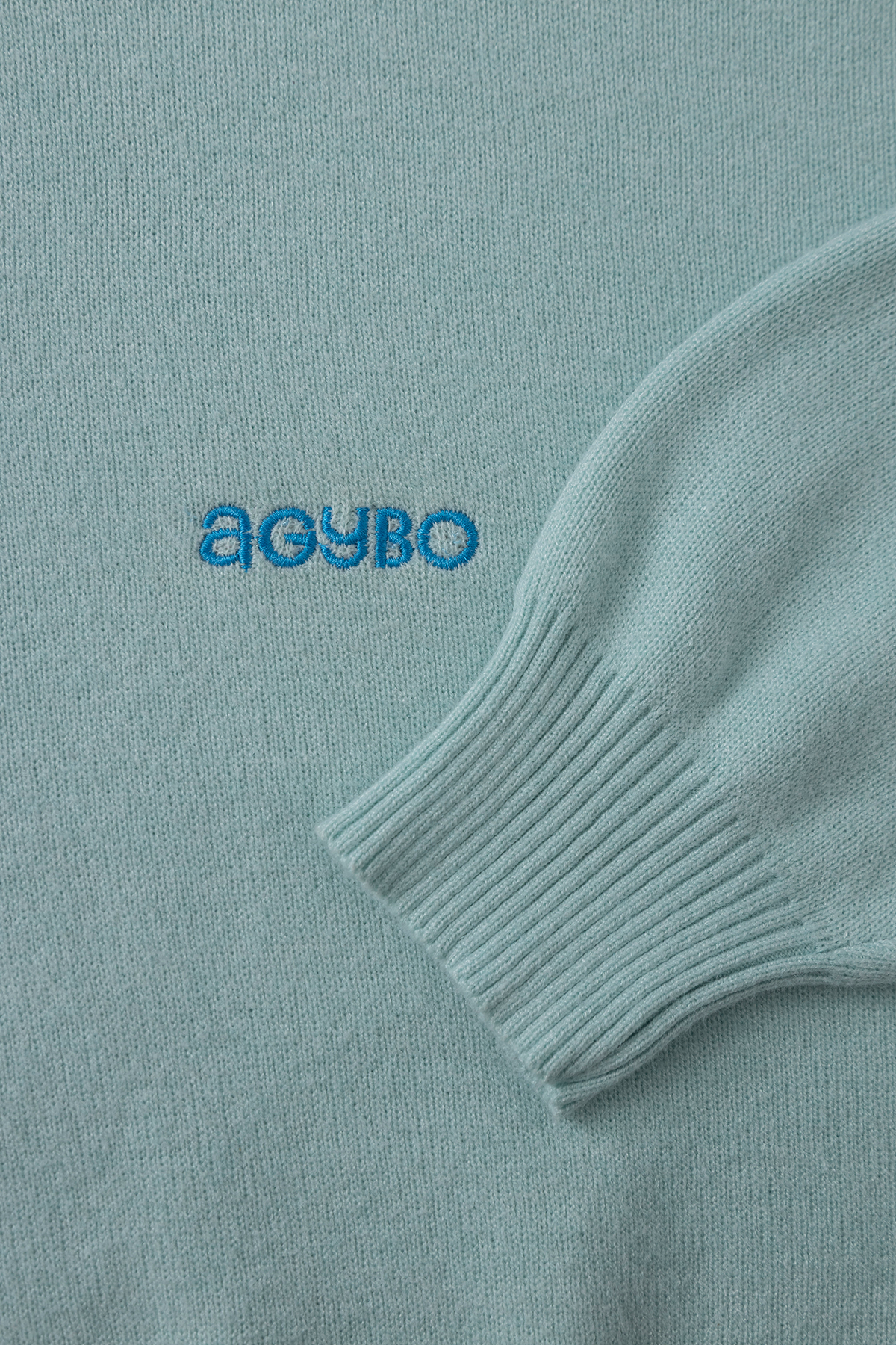 ESSENTIAL SWEATER BABY BLUE